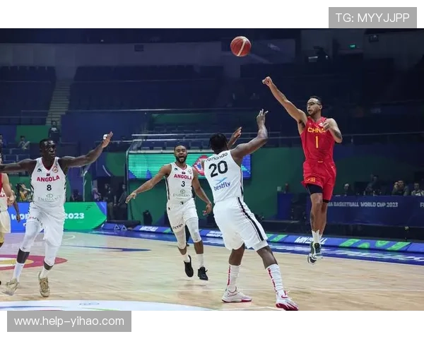 中国男篮全力备战世界杯，年轻球员崭露锋芒引关注